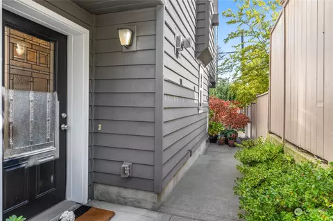 6738 14th Ave NW #B, Seattle, WA 98117