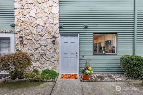 1040 S 320th St #14, Federal Way, WA 98003