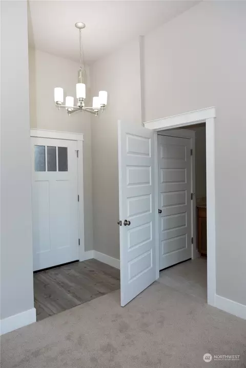 Entry Way - 1107 E Cascade St, Othello, WA 99344 photo 2 of 4