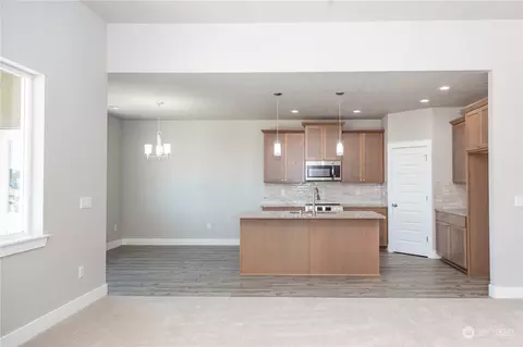 Living - 1107 E Cascade St, Othello, WA 99344 photo 4 of 4