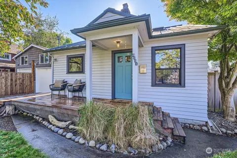 6221 SW Admiral Way, Seattle, WA 98116