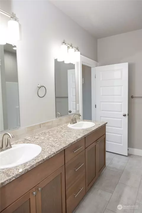 Bath - 1102 E Cascade St, Othello, WA 99344 photo 5 of 8