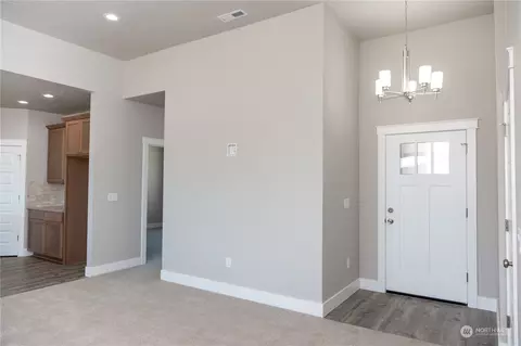 Entry Way - 1102 E Cascade St, Othello, WA 99344 photo 4 of 4