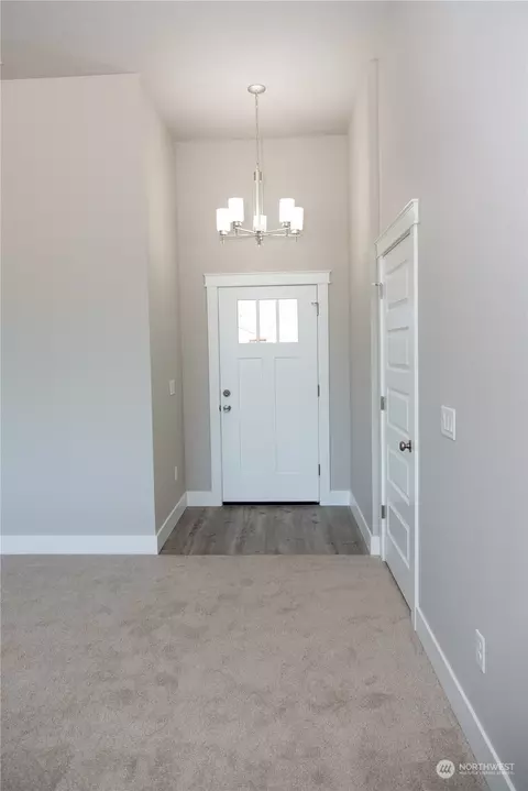 Entry Way - 1102 E Cascade St, Othello, WA 99344 photo 1 of 4