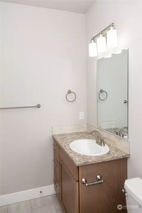 Bath - 1102 E Cascade St, Othello, WA 99344 photo 8 of 8