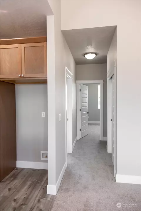 Entry Way - 1102 E Cascade St, Othello, WA 99344 photo 3 of 4