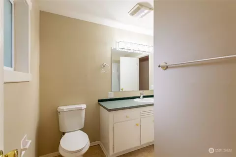 Bath - 2105 Bedal Ln, Everett, WA 98208 photo 4 of 4
