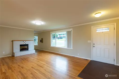 Living - 2105 Bedal Ln, Everett, WA 98208 photo 1 of 5