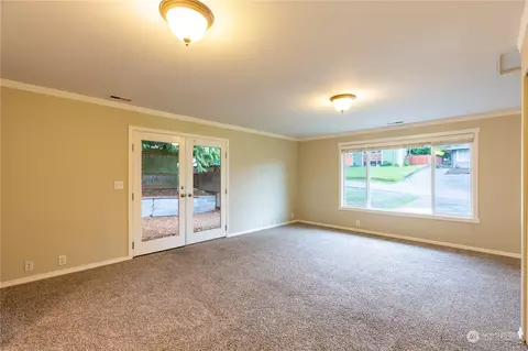 Living - 2105 Bedal Ln, Everett, WA 98208 photo 4 of 5