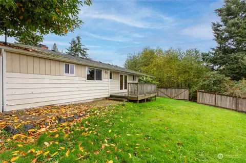 Exterior - 2105 Bedal Ln, Everett, WA 98208 photo 6 of 9