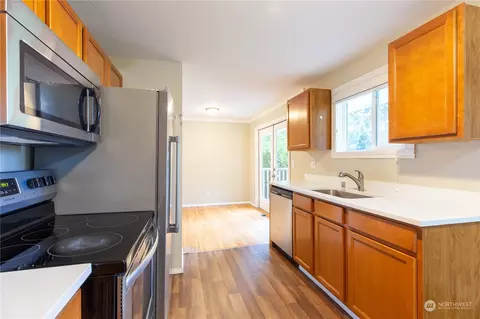 Kitchen - 2105 Bedal Ln, Everett, WA 98208 photo 2 of 4