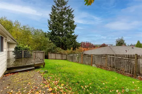 Exterior - 2105 Bedal Ln, Everett, WA 98208 photo 5 of 9
