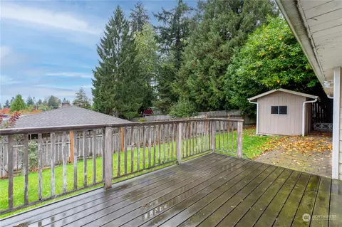 Exterior - 2105 Bedal Ln, Everett, WA 98208 photo 4 of 9