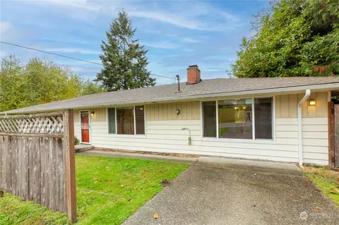 Exterior - 2105 Bedal Ln, Everett, WA 98208 photo 2 of 9
