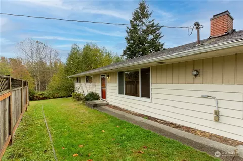 Exterior - 2105 Bedal Ln, Everett, WA 98208 photo 3 of 9