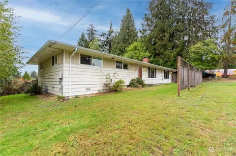 Exterior - 2105 Bedal Ln, Everett, WA 98208 photo 9 of 9