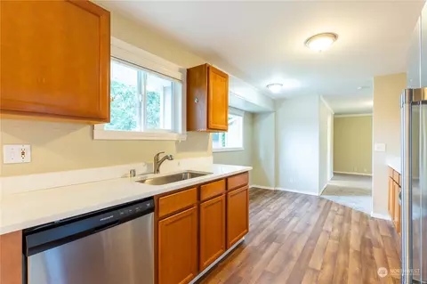 Kitchen - 2105 Bedal Ln, Everett, WA 98208 photo 3 of 4