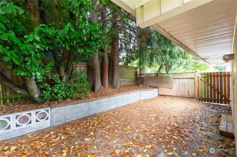 Exterior - 2105 Bedal Ln, Everett, WA 98208 photo 7 of 9