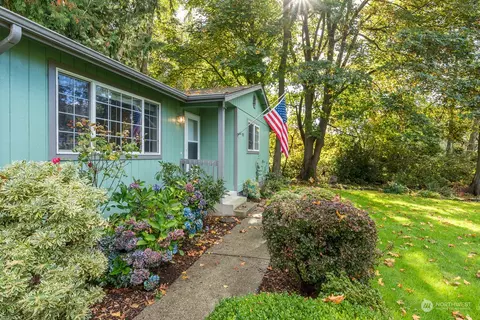 3157 Glacier Ln, Camano Island, WA 98282