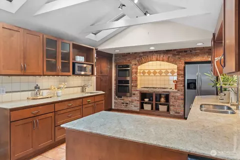 8432 Olympic View Dr, Edmonds, WA 98026 photo 13