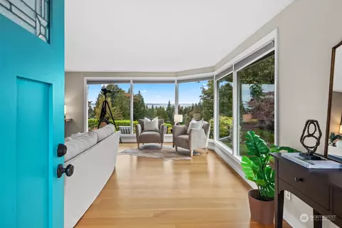 8432 Olympic View Dr, Edmonds, WA 98026 photo 4