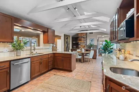 8432 Olympic View Dr, Edmonds, WA 98026 photo 14