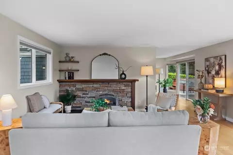 8432 Olympic View Dr, Edmonds, WA 98026 photo 7