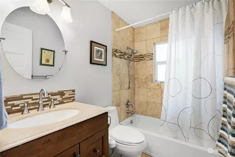 Bath - 2317 96th Pl SE, Everett, WA 98208 photo 2 of 3