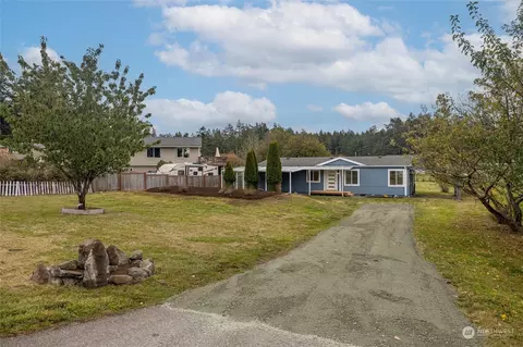 986 Carl Ave, Oak Harbor, WA 98277