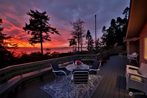 2166 Inverness Way, Coupeville, WA 98239