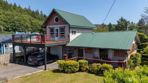 61 Salt Air St, Clallam Bay, WA 98326