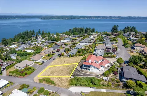 6001 Bayview Dr NE, Tacoma, WA 98422