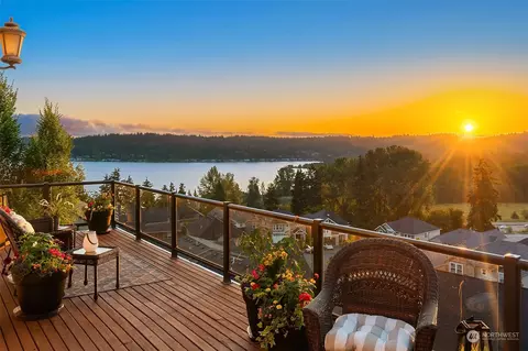 1680 Pine View Dr NW, Issaquah, WA 98027