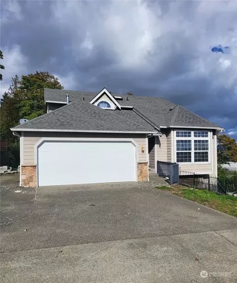 600 NW 3rd Ct, Renton, WA 98057