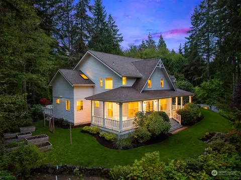 8655 NE Stager Ct, Bainbridge Island, WA 98110