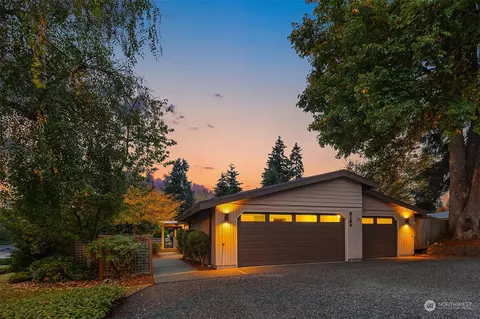 6130 NE 197th St, Kenmore, WA 98028