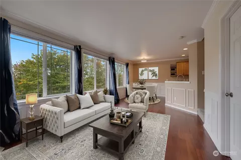1100 Eagle Ridge Dr S #C, Renton, WA 98055