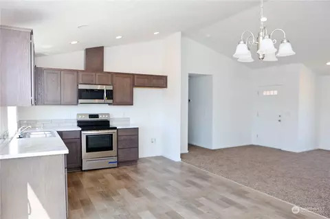 702 E Cascade St, Othello, WA 99344 photo 6