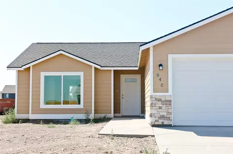 702 E Cascade St, Othello, WA 99344 photo 2