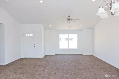 702 E Cascade St, Othello, WA 99344 photo 3