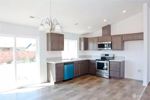 702 E Cascade St, Othello, WA 99344 photo 5