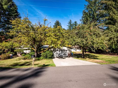 5416 Camelot Dr SW, Olympia, WA 98512