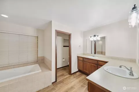Bath - 1210 Quail Ave SW, Orting, WA 98360 photo 3 of 4