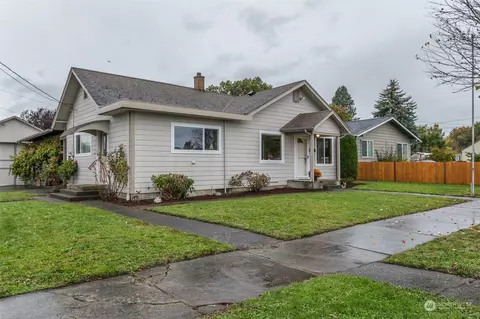 300 S 15th St, Lynden, WA 98264