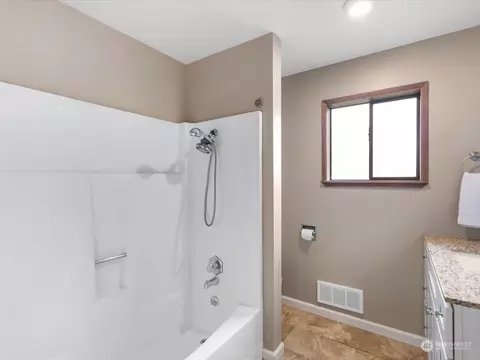 Bath - 1909 Summit Ave, Everett, WA 98201 photo 1 of 2