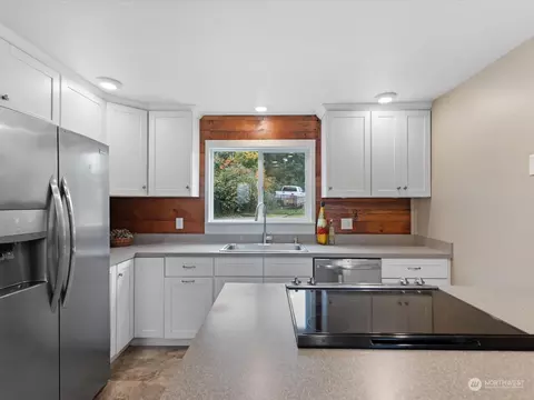 Kitchen - 1909 Summit Ave, Everett, WA 98201 photo 2 of 4