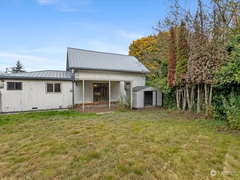 Exterior - 1909 Summit Ave, Everett, WA 98201 photo 2 of 8