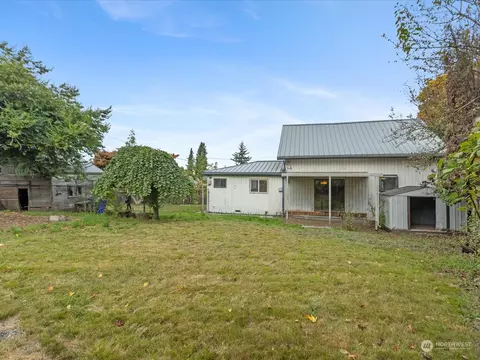 Exterior - 1909 Summit Ave, Everett, WA 98201 photo 3 of 8
