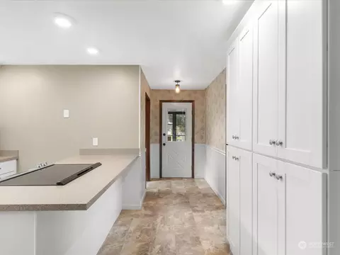 Entry Way - 1909 Summit Ave, Everett, WA 98201 photo 1 of 2