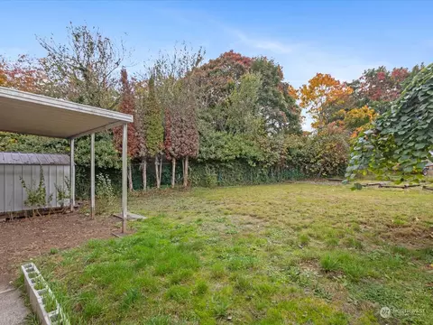Exterior - 1909 Summit Ave, Everett, WA 98201 photo 7 of 8